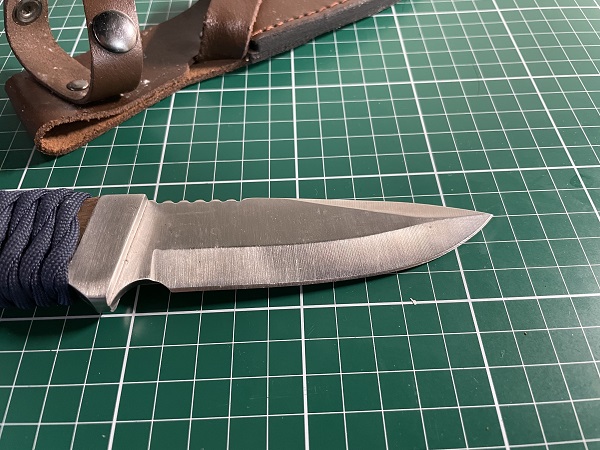 シースナイフの刃の部分